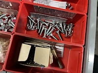 Partij zwarte inbusbouten, moeren en montagebeslag - afbeelding 52 van  212