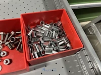 Partij zwarte inbusbouten, moeren en montagebeslag - afbeelding 59 van  212