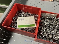 Partij zwarte inbusbouten, moeren en montagebeslag - afbeelding 62 van  212