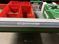 Partij zwarte inbusbouten, moeren en montagebeslag - afbeelding 63 van  212