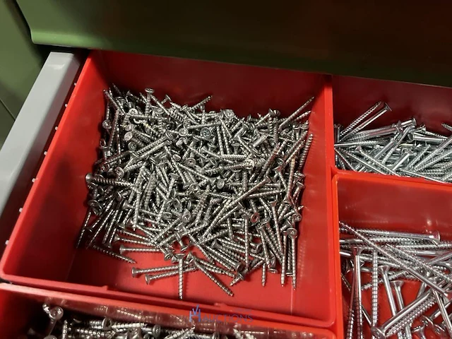 Partij zwarte inbusbouten, moeren en montagebeslag - afbeelding 64 van  212