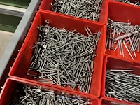 Partij zwarte inbusbouten, moeren en montagebeslag - afbeelding 65 van  212