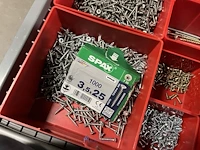 Partij zwarte inbusbouten, moeren en montagebeslag - afbeelding 67 van  212