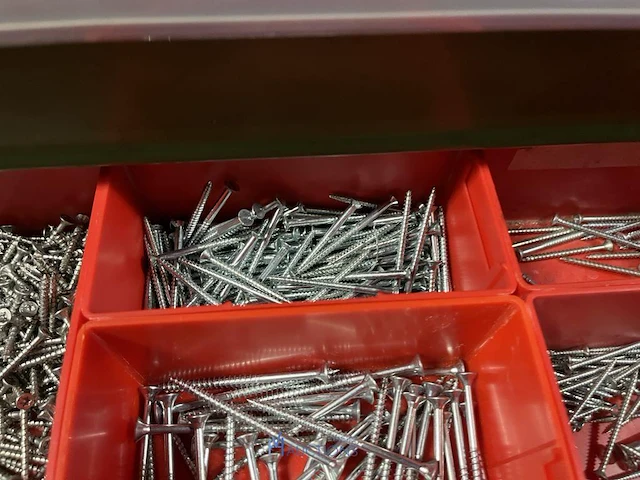 Partij zwarte inbusbouten, moeren en montagebeslag - afbeelding 69 van  212