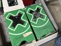 Partij zwarte inbusbouten, moeren en montagebeslag - afbeelding 83 van  212