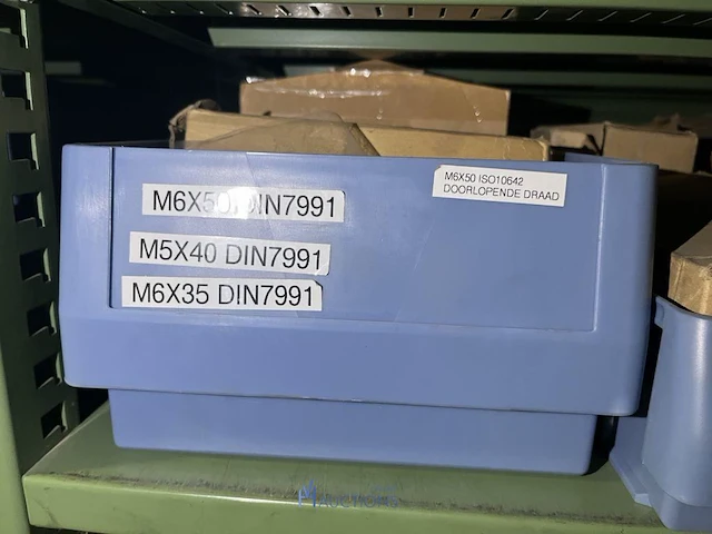 Partij zwarte inbusbouten, moeren en montagebeslag - afbeelding 115 van  212