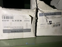 Partij zwarte inbusbouten, moeren en montagebeslag - afbeelding 122 van  212