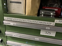 Partij zwarte inbusbouten, moeren en montagebeslag - afbeelding 124 van  212
