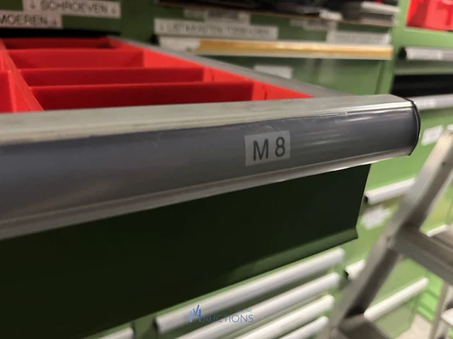 Partij zwarte inbusbouten, moeren en montagebeslag - afbeelding 131 van  212