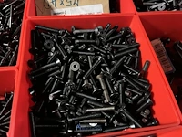 Partij zwarte inbusbouten, moeren en montagebeslag - afbeelding 139 van  212