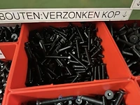 Partij zwarte inbusbouten, moeren en montagebeslag - afbeelding 141 van  212