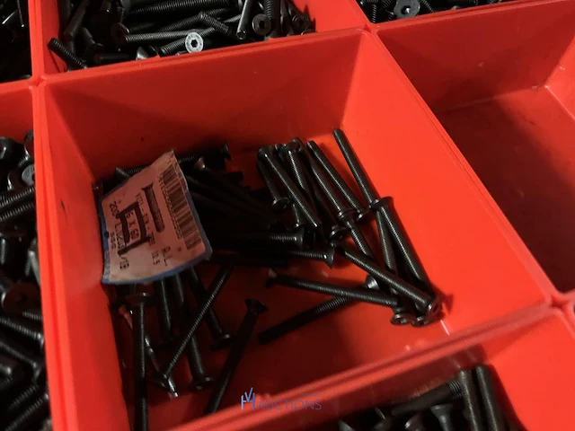 Partij zwarte inbusbouten, moeren en montagebeslag - afbeelding 144 van  212