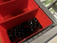 Partij zwarte inbusbouten, moeren en montagebeslag - afbeelding 146 van  212