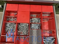 Partij zwarte inbusbouten, moeren en montagebeslag - afbeelding 136 van  212