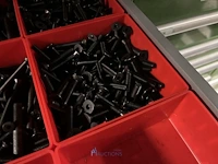 Partij zwarte inbusbouten, moeren en montagebeslag - afbeelding 148 van  212