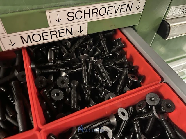 Partij zwarte inbusbouten, moeren en montagebeslag - afbeelding 149 van  212