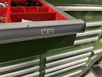 Partij zwarte inbusbouten, moeren en montagebeslag - afbeelding 151 van  212