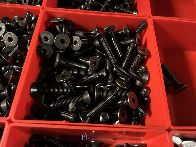 Partij zwarte inbusbouten, moeren en montagebeslag - afbeelding 159 van  212