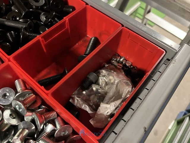 Partij zwarte inbusbouten, moeren en montagebeslag - afbeelding 165 van  212