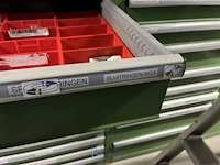 Partij zwarte inbusbouten, moeren en montagebeslag - afbeelding 174 van  212