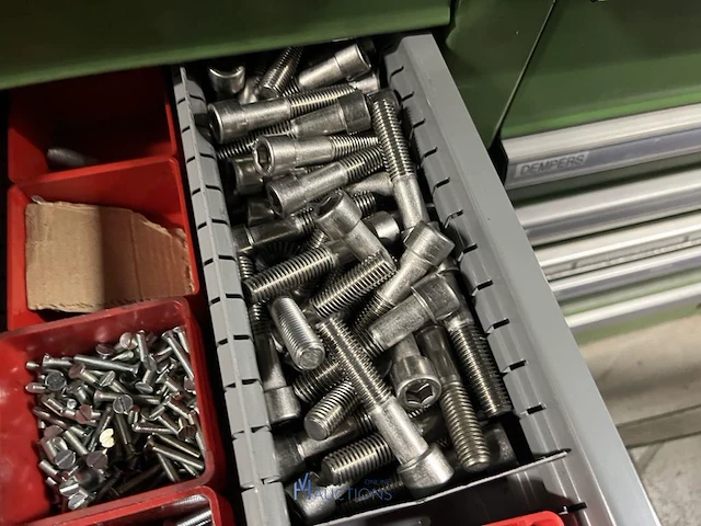 Partij zwarte inbusbouten, moeren en montagebeslag - afbeelding 208 van  212