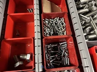 Partij zwarte inbusbouten, moeren en montagebeslag - afbeelding 212 van  212