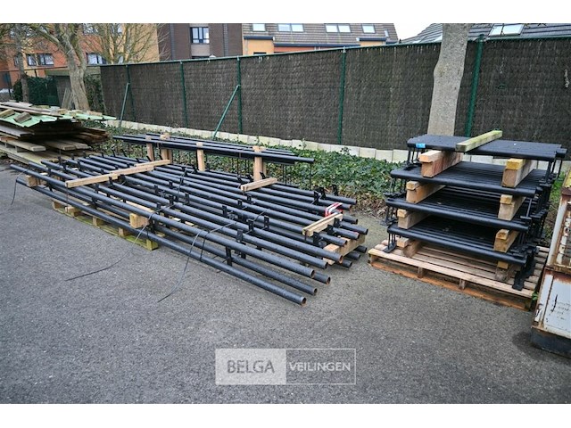 Partij zwarte stalen buizen - afbeelding 1 van  10