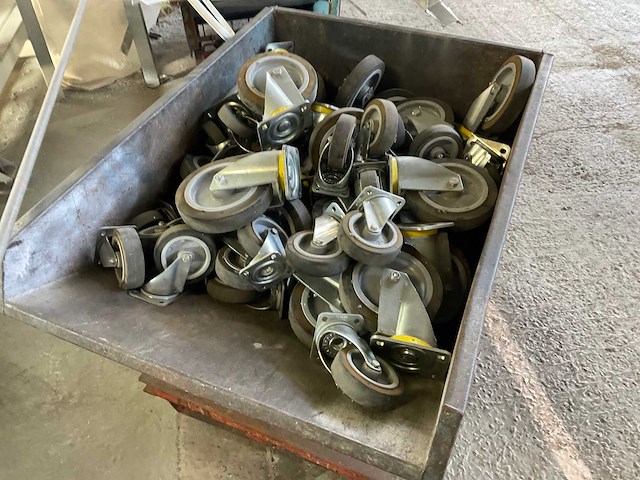 Partij zwenk- en bokwielen - afbeelding 1 van  2