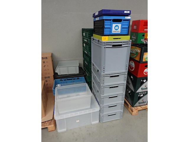 Partije diverse stapelbakken - afbeelding 1 van  3