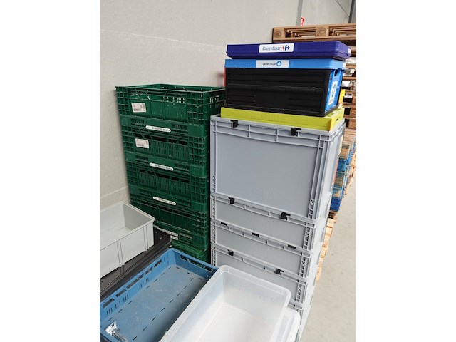 Partije diverse stapelbakken - afbeelding 2 van  3