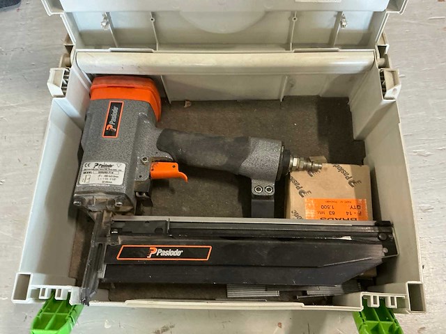 Paslode 3250/65 f14 pneumatische tacker - afbeelding 1 van  3