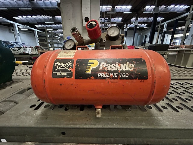 Paslode compressor - afbeelding 1 van  4