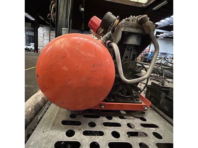 Paslode compressor - afbeelding 2 van  4