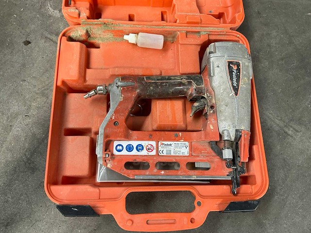 Paslode fn1665 pneumatische tacker - afbeelding 1 van  3
