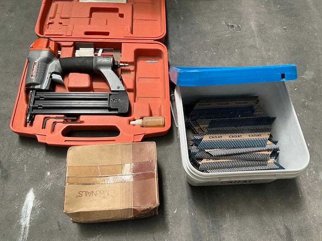Paslode fn1850 pneumatisch nagelpistool - afbeelding 1 van  5