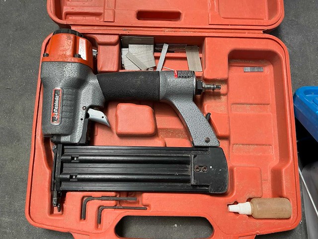 Paslode fn1850 pneumatisch nagelpistool - afbeelding 2 van  5