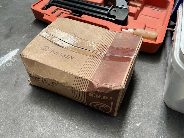 Paslode fn1850 pneumatisch nagelpistool - afbeelding 4 van  5