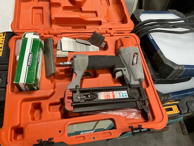 Paslode fn1850.2 pneumatische tacker - afbeelding 1 van  3