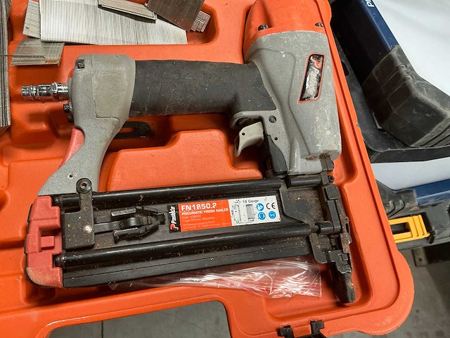 Paslode fn1850.2 pneumatische tacker - afbeelding 2 van  3