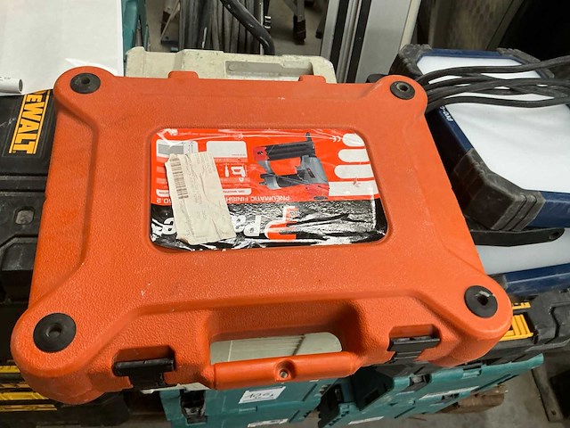 Paslode fn1850.2 pneumatische tacker - afbeelding 3 van  3