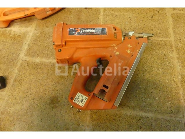 Paslode im 350/90 ct spijkermachine - afbeelding 1 van  10
