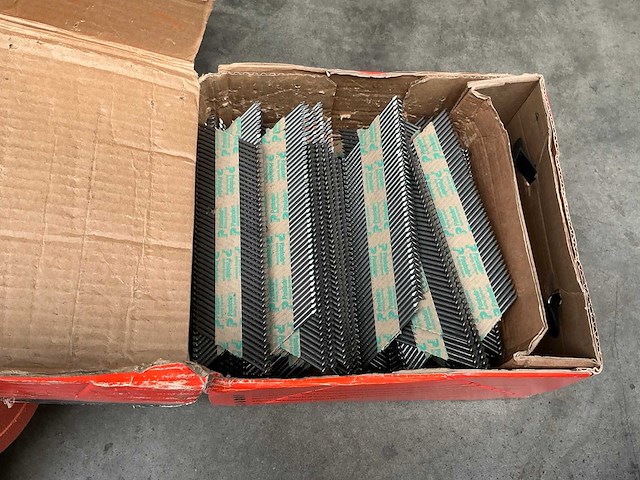 Paslode im350+ tacker - afbeelding 4 van  5