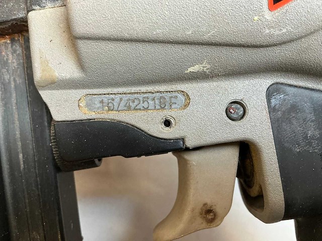 Paslode im350/90ct accu-gastacker - afbeelding 6 van  7