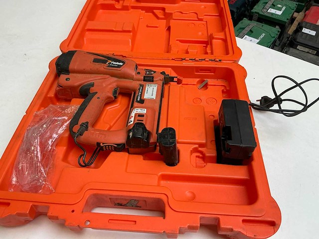Paslode im50 f18 accu-gastacker - afbeelding 1 van  6