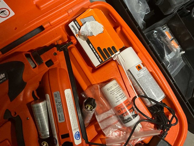 Paslode im65a f16 tacker - afbeelding 3 van  5