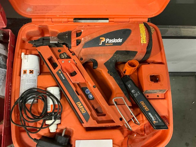 Paslode im90 accu nagelschieter - afbeelding 2 van  5