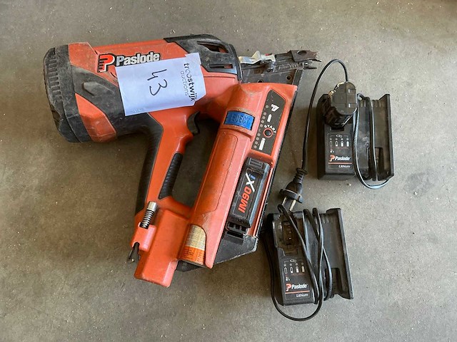 Paslode im90xi accu spijkerpistool - afbeelding 1 van  7