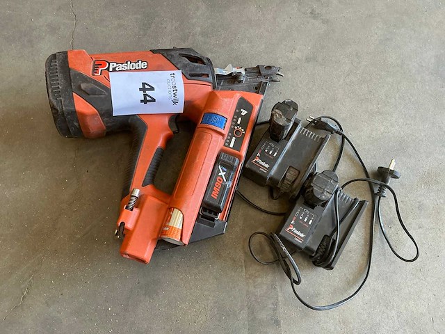 Paslode im90xi accu spijkerpistool - afbeelding 1 van  6