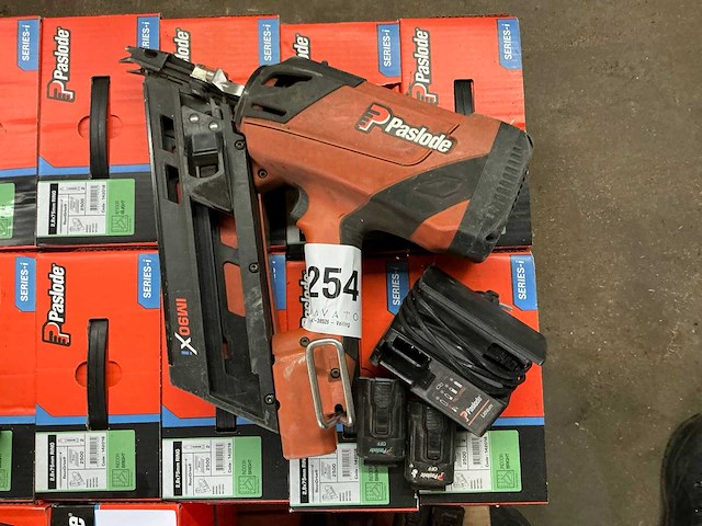 Paslode im90xi nagelschieter - afbeelding 1 van  3