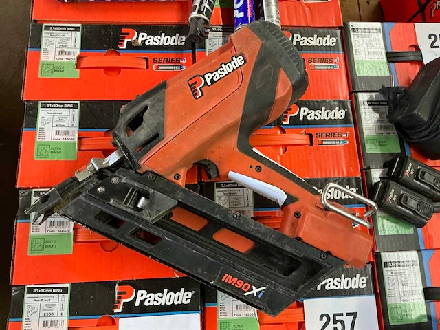 Paslode im90xi nagelschieter - afbeelding 2 van  3